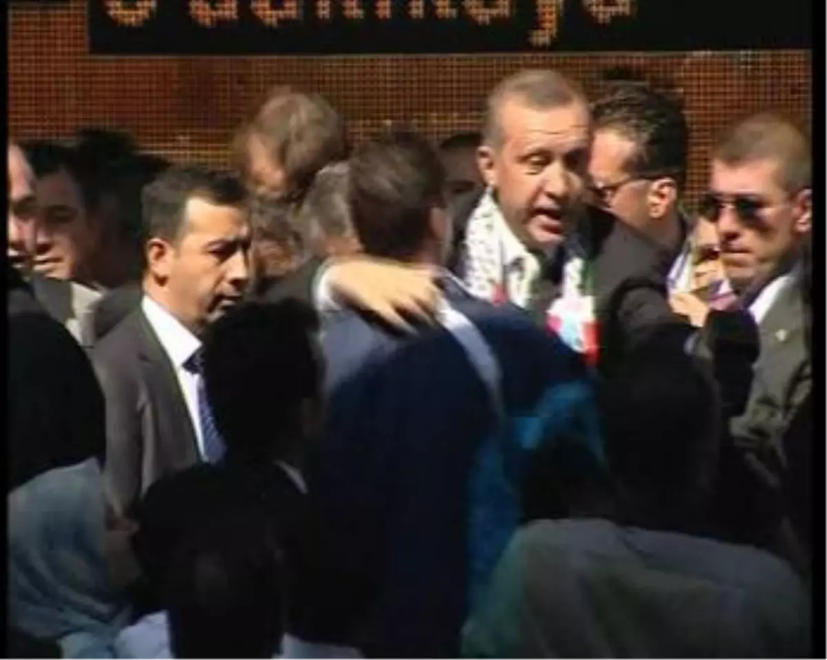 Erdoğan'ı Filistinliler Alnından Öptü