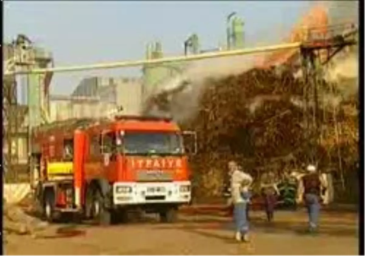 Gebze - Sunta Fabrikasındaki Yangına Helikopterle De Müdahale Ediliyor