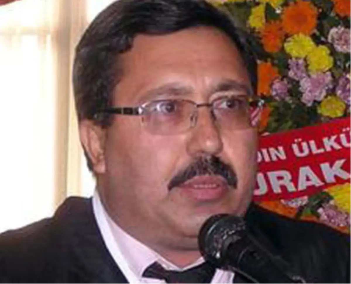 MHP\'den Polisin Pankart İndirmesine Suç Duyurusu