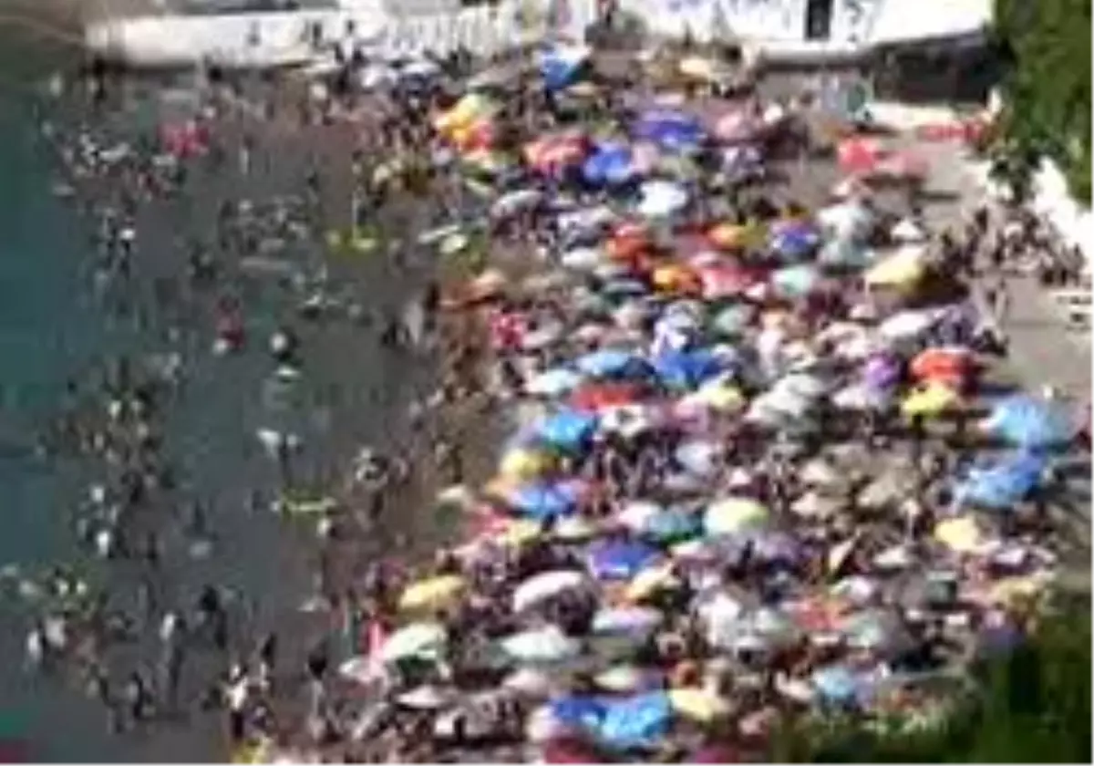 Zonguldak\'ta Sahiller Doldu Taştı