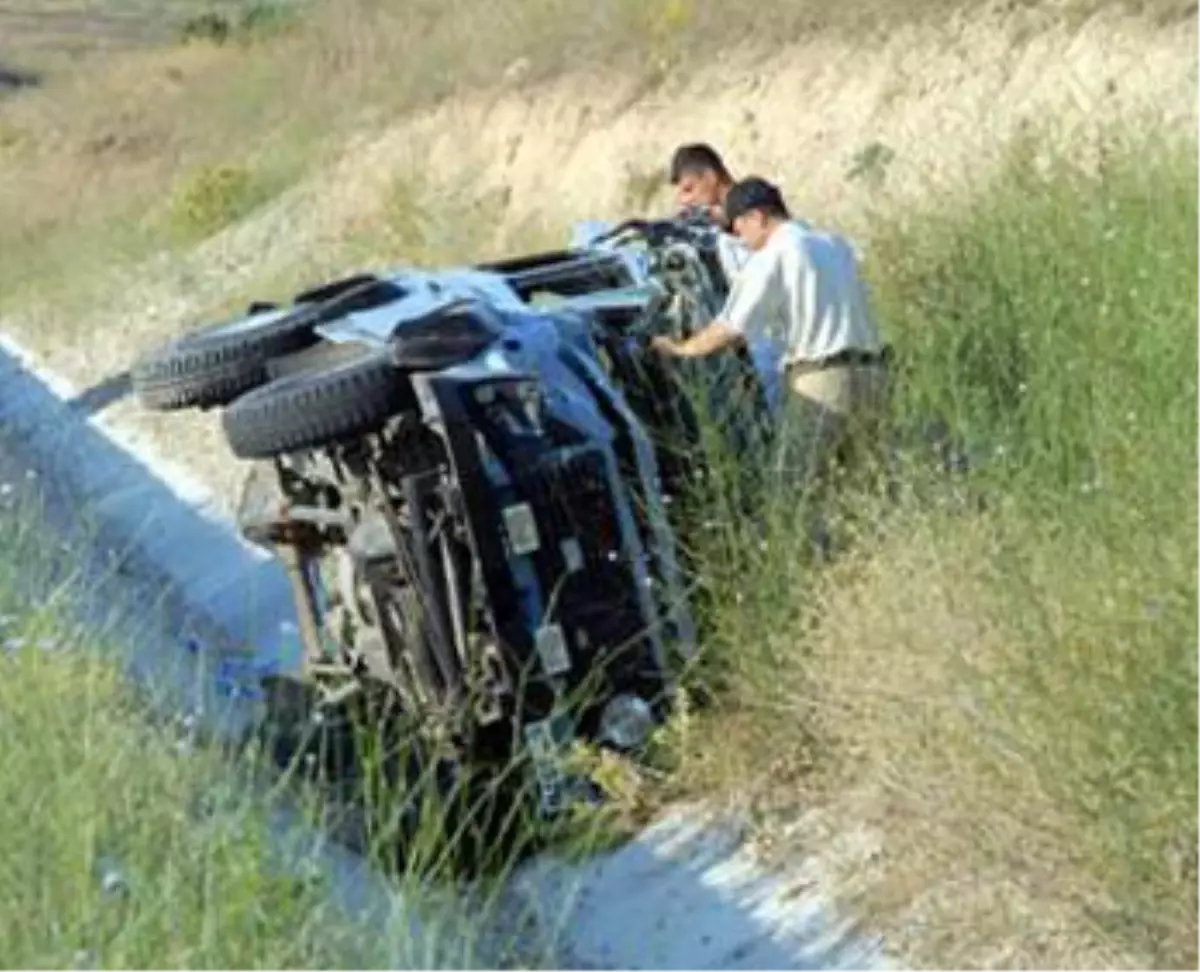 Çanakkale\'de Lastiği Patlayan Askeri Araç Devrildi: 8 Asker Hafif Yaralı