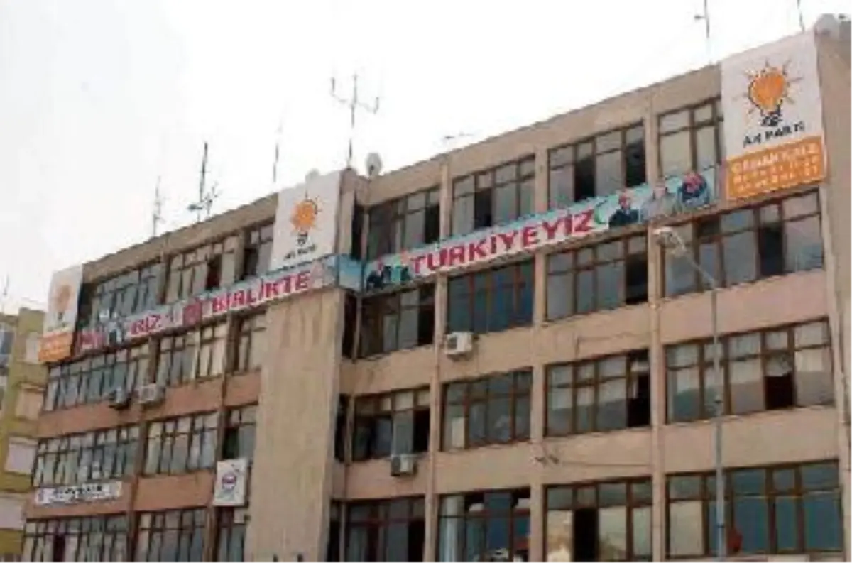 Çanakkale AK Parti Binasındaki Tabela Tartışması