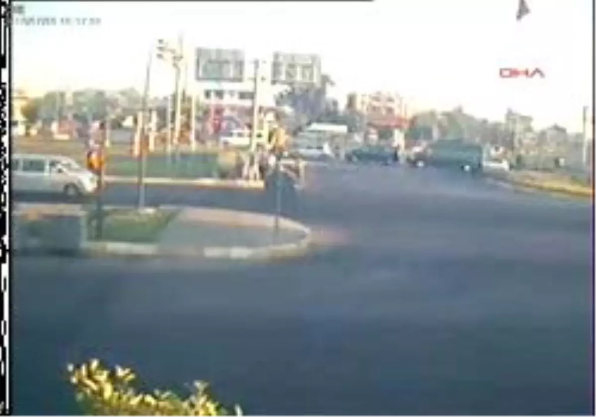 Antalya´Da Trafik Kazası: 2 Öldü, 5 Kişi Yaralandı