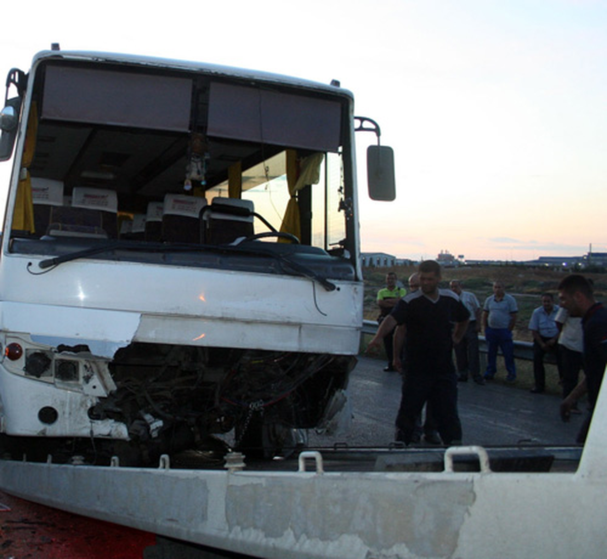 Düğün Dönüşü Feci Kaza: 4 Ölü, 13 Yaralı