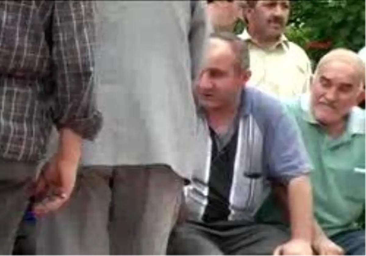 Eşini Cenazesinde Yalnız Bırakmadı