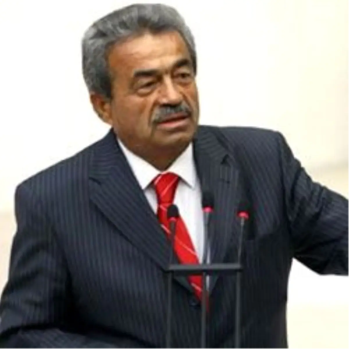 Kamer Genç\'e Başbakanlık\'ta Polis Engeli