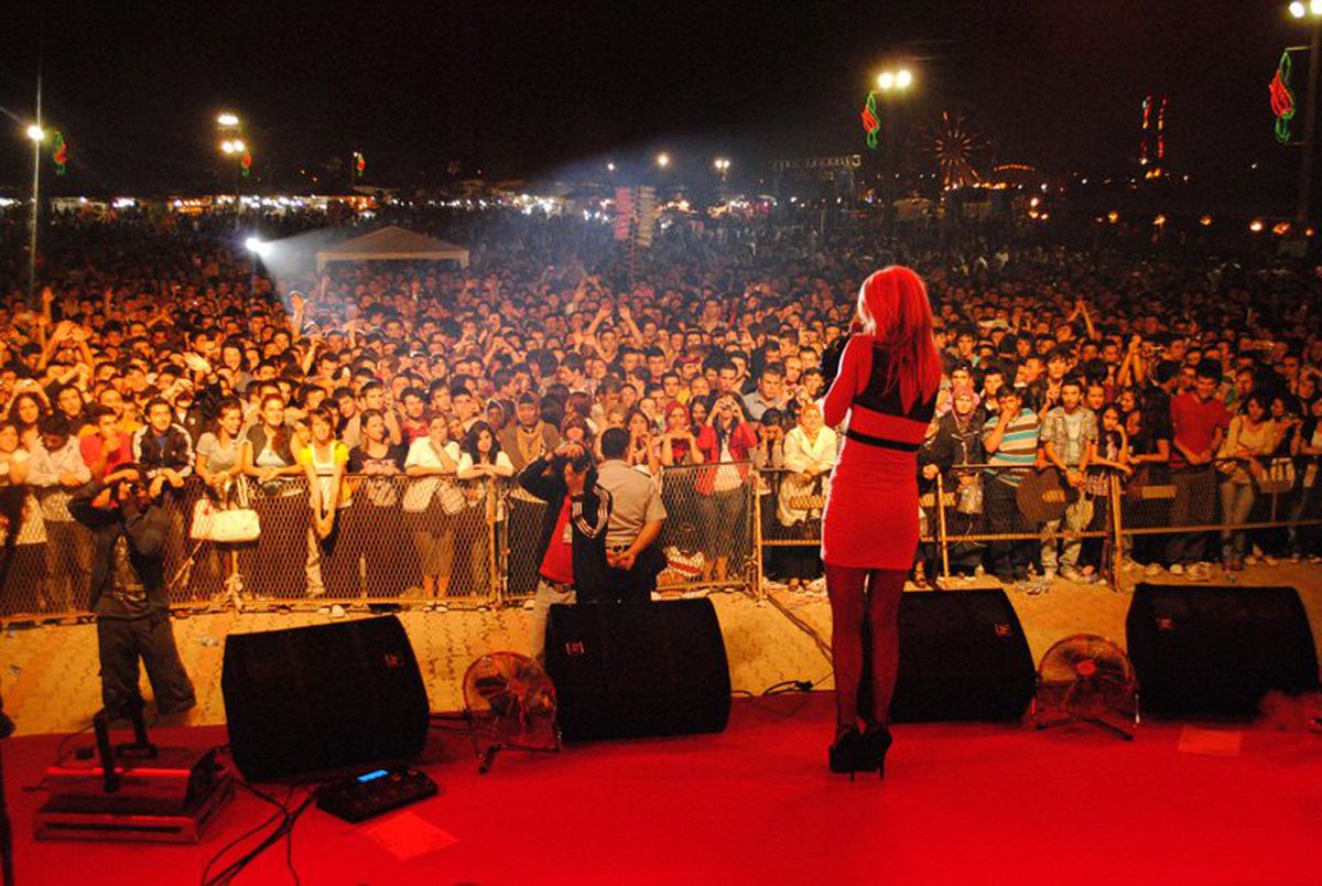 Hande Yener Kütahya'yı Salladı