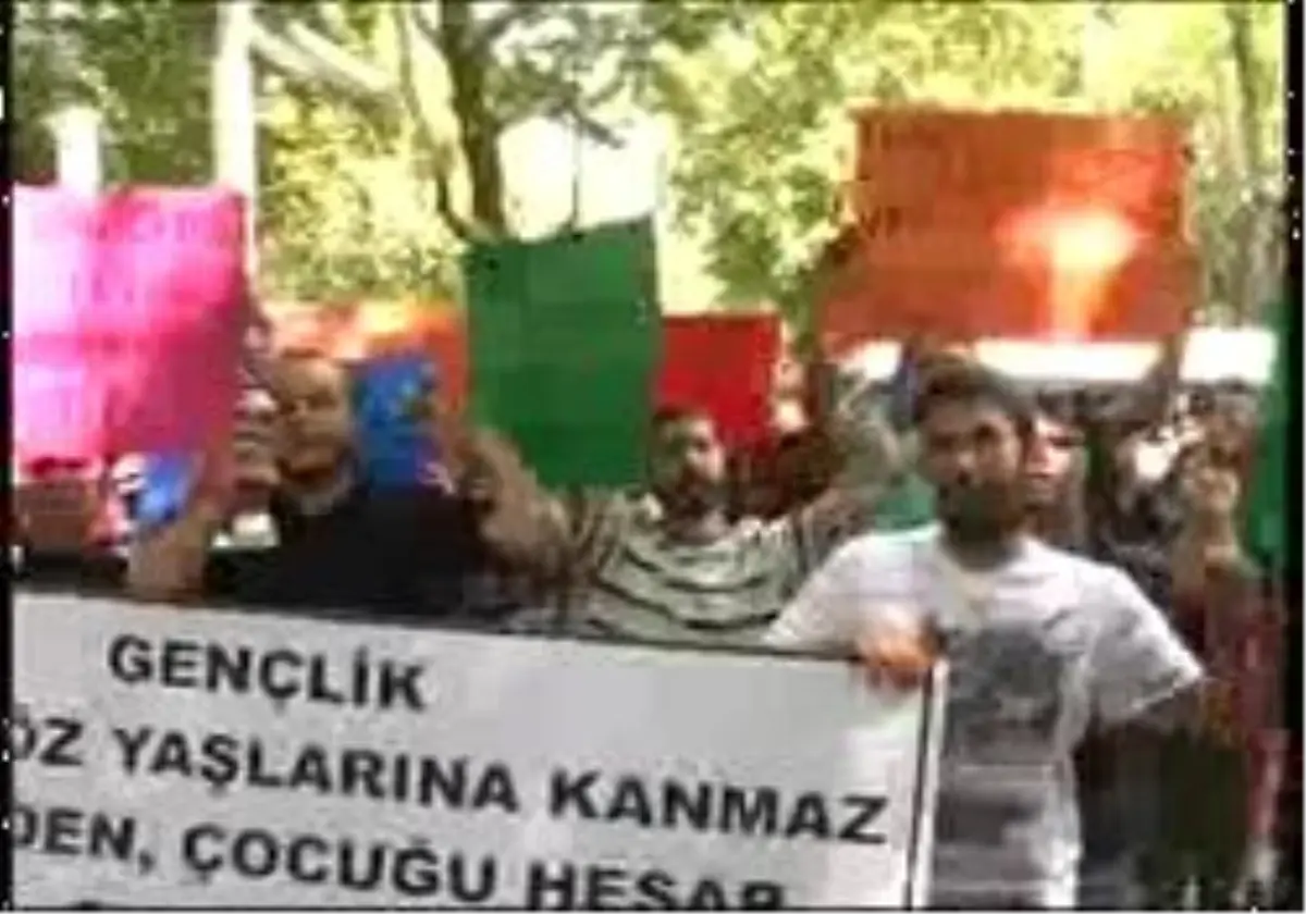 Üniversite Öğrencilerinden Başbakan Erdoğan\'a \'Yılın Oyuncusu\' Ödülü