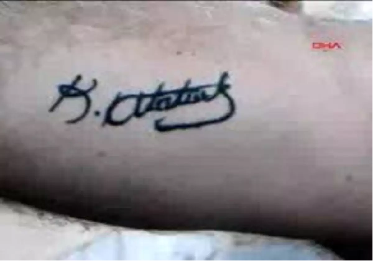 Ata\'nın İmzasını Dövme Yaptırdı