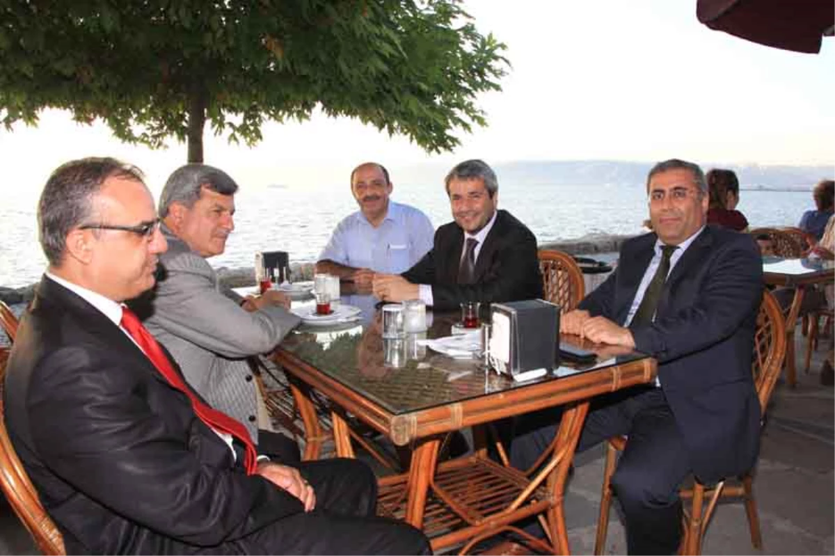 Bakan Ergün, Naile Cafe’de Dinlendi