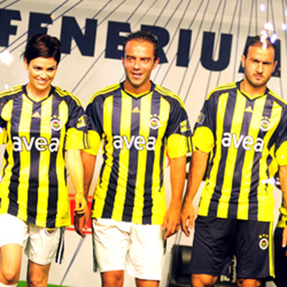 Fenerbahçe'nin Yeni Formaları Tanıtıldı

