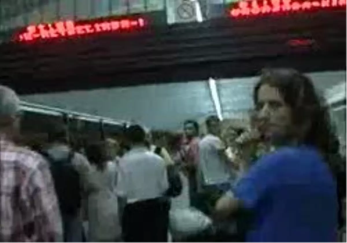 (Özel Görüntülele) Yolcu Teknesinde Panik
İstanbul (Özel Görüntülele) Yolcu Teknesinde Panik