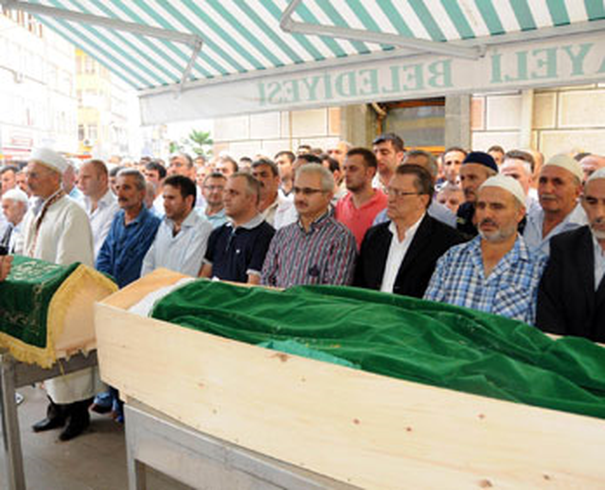 Aynı Gün Doğup Aynı Gün Öldüler