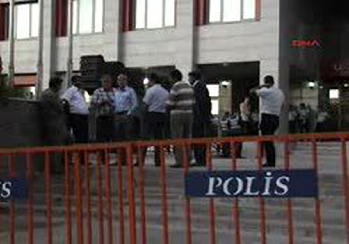 ´Bdp Genel Başkanı Demirtaş'a Tepki´Haberine Ek
´Bdp Genel Başkanı Demirtaş'a Tepki´Haberine Ek