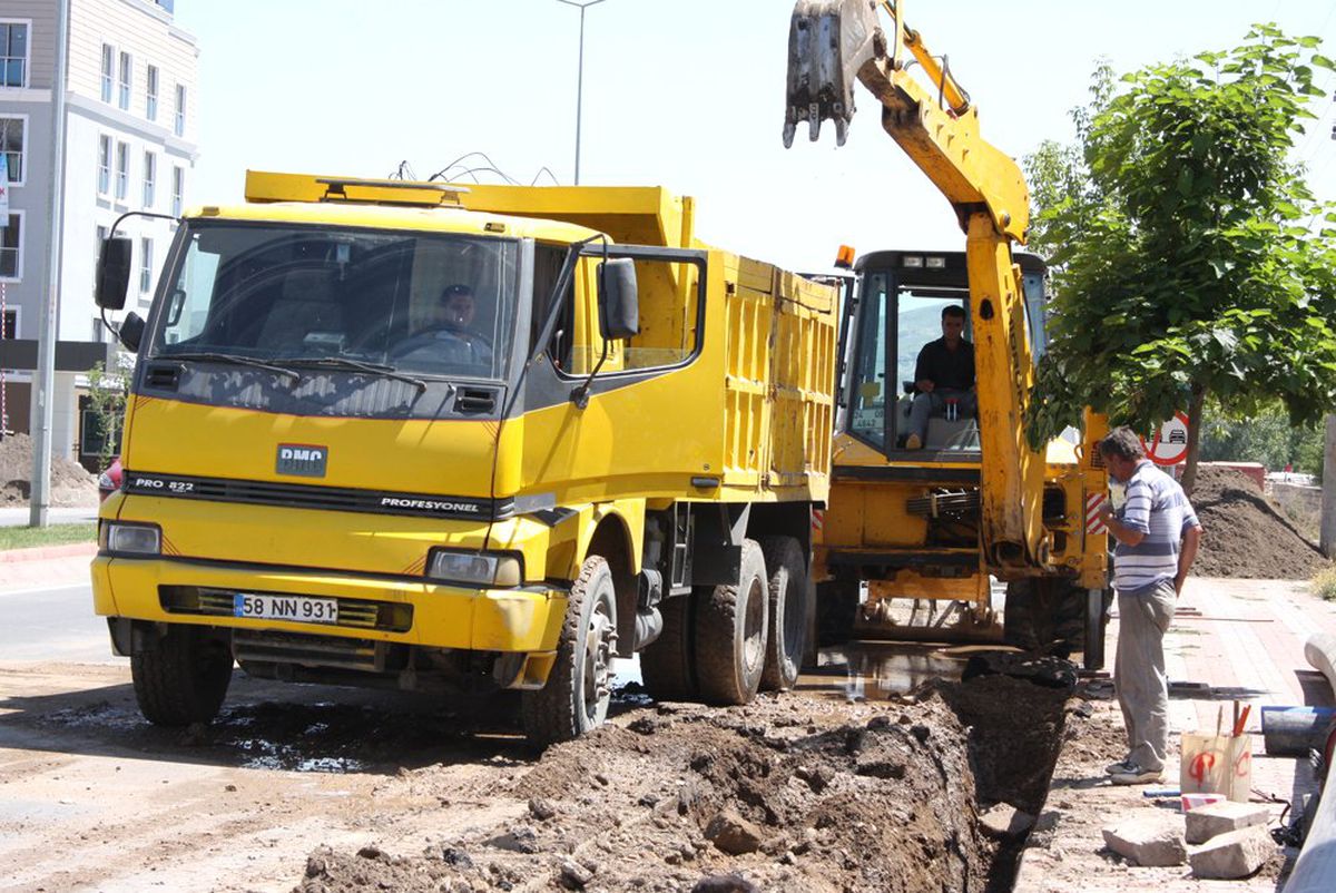 Alt Yapı Ve Üst Yapı Çalışmaları Devam Ediyor…


