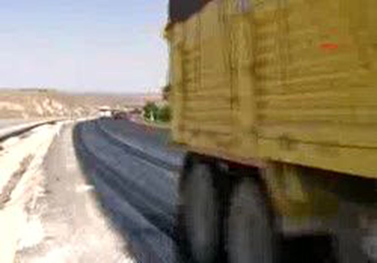 Sivas-Erzincan Yolu Sıcaktan Eridi