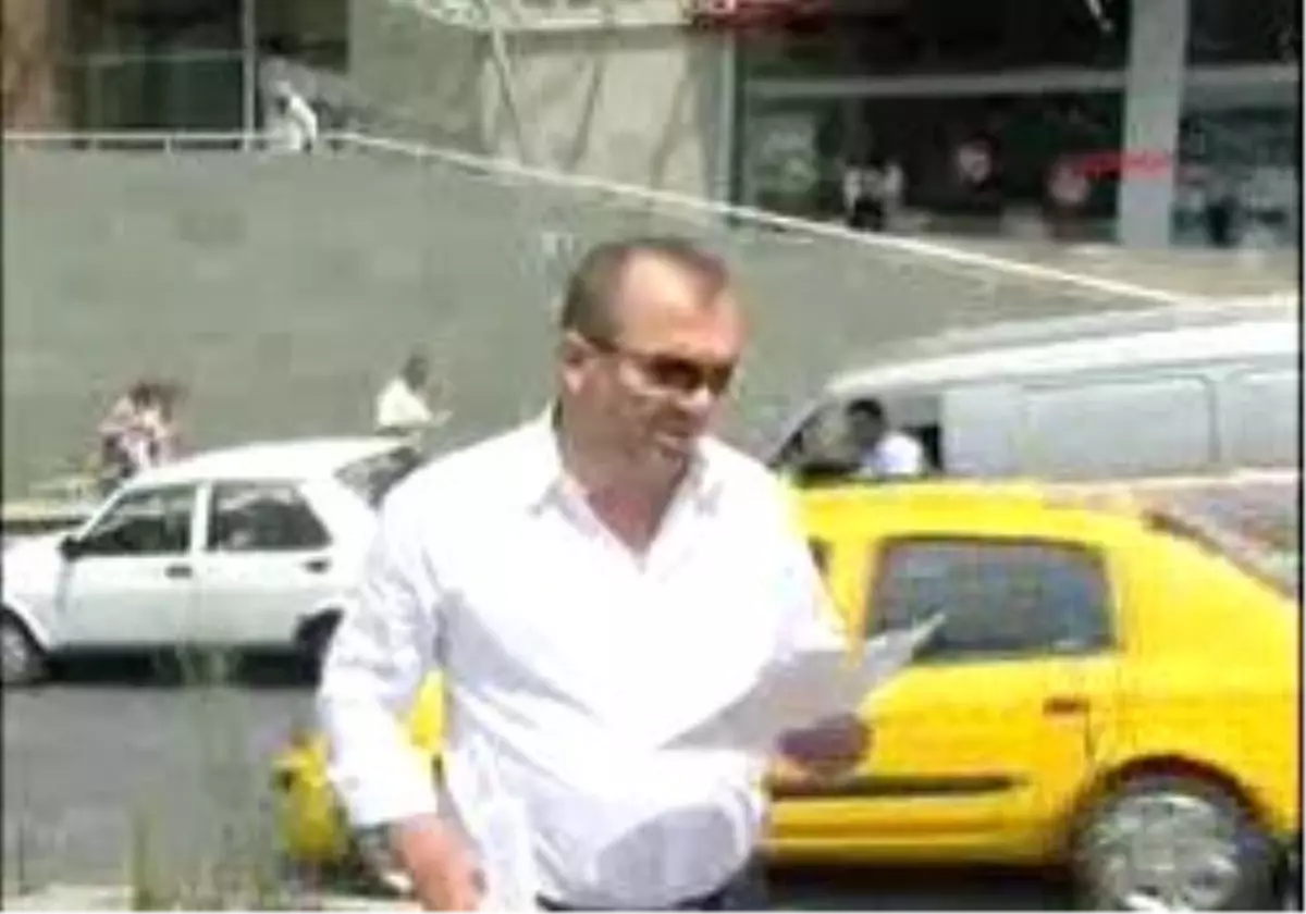 Vergi Dairesi Önünde Tek Kişilik Protesto..