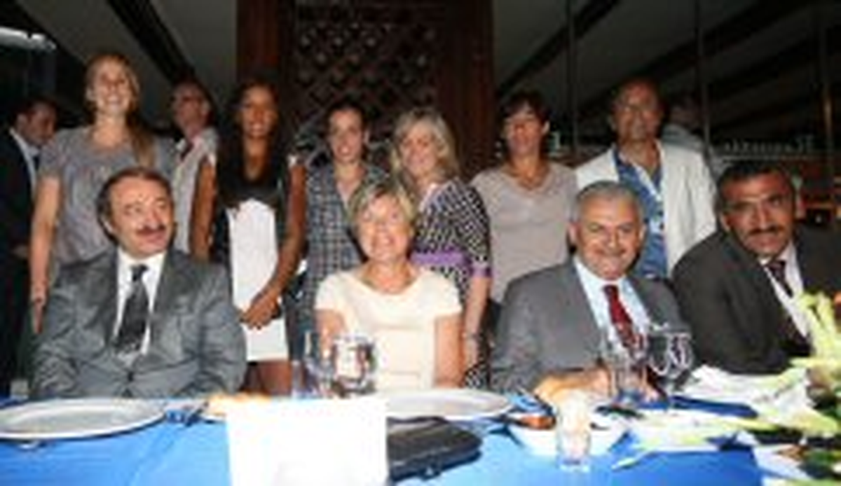 Allister Konuklarla Türkçe Konuştu