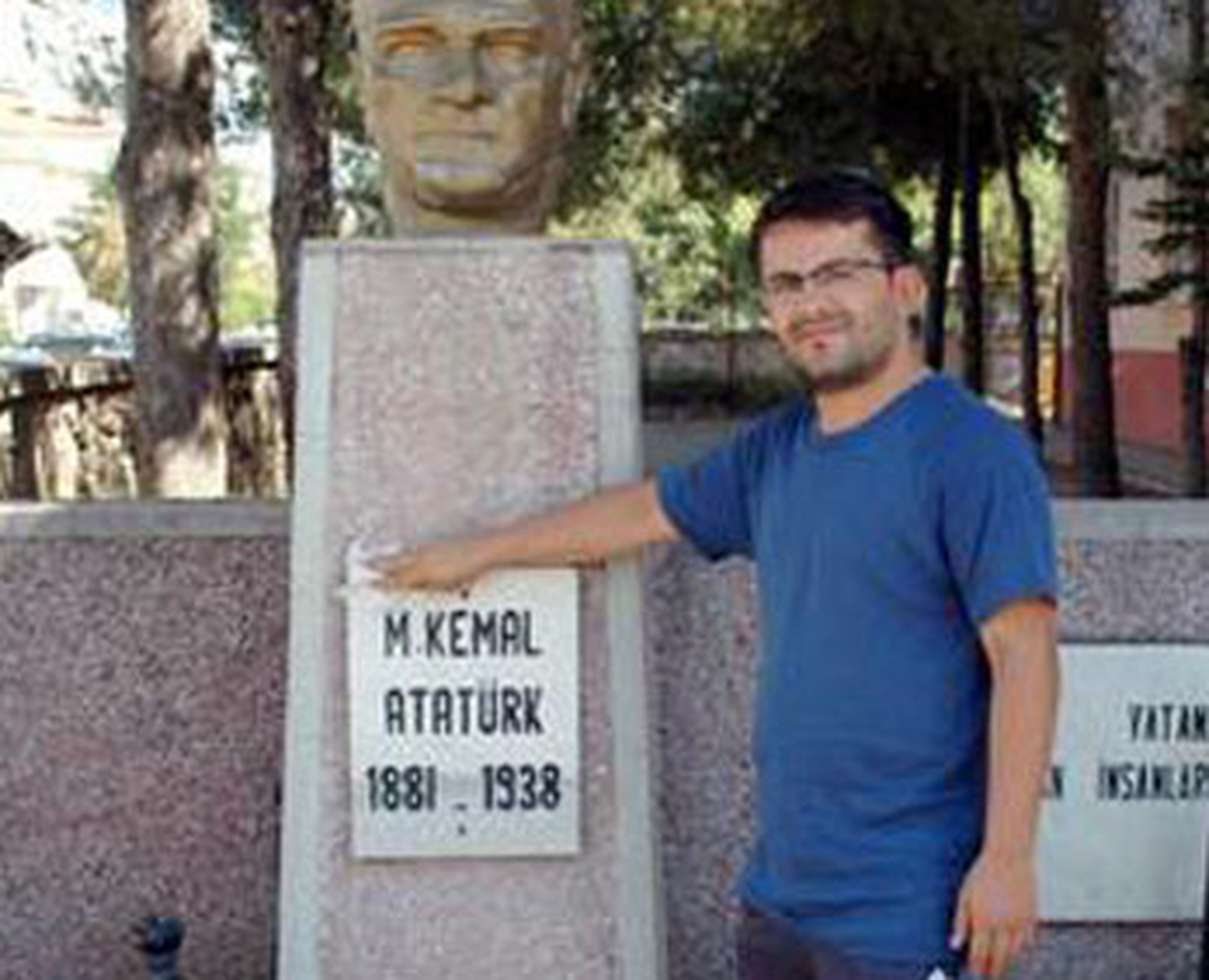 Öğretmen Adayı Hademelik Yaptı