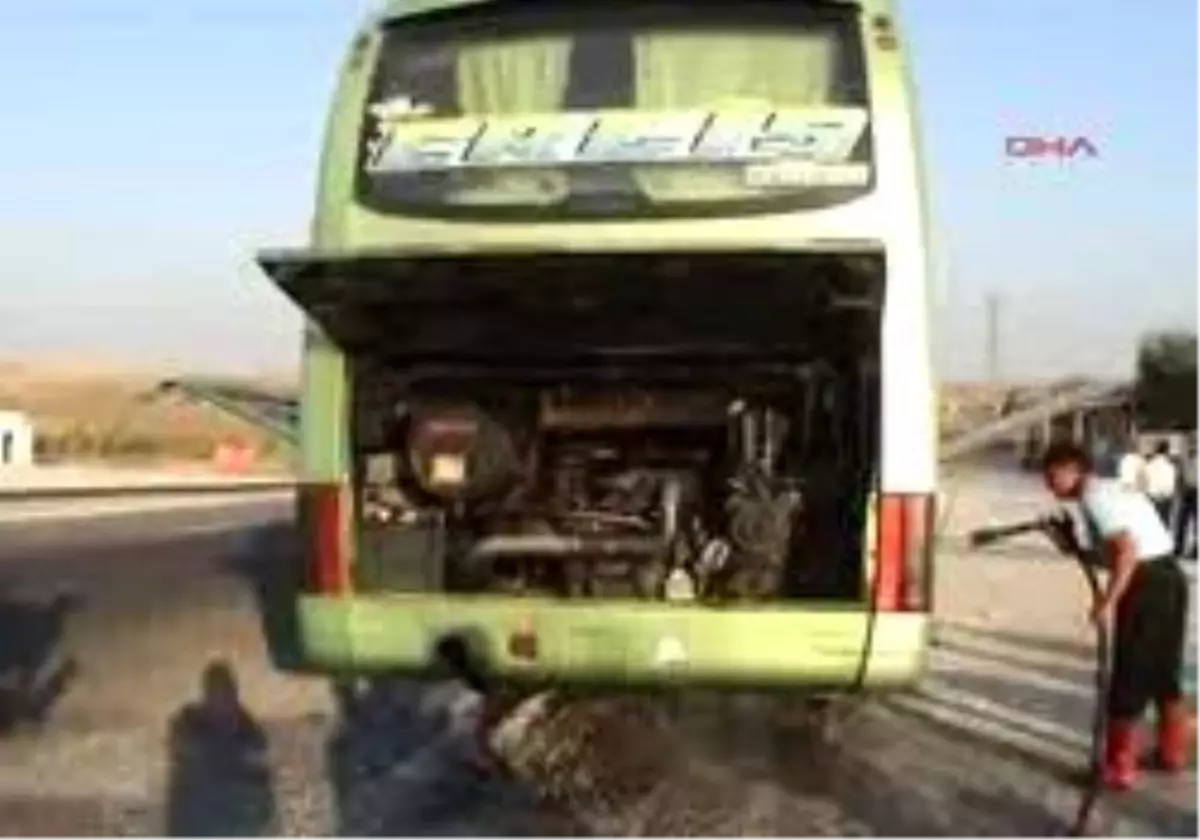 Yozgat Hareket Halindeki Otobüs Yandı
Hareket Halindeki Otobüs Yandı