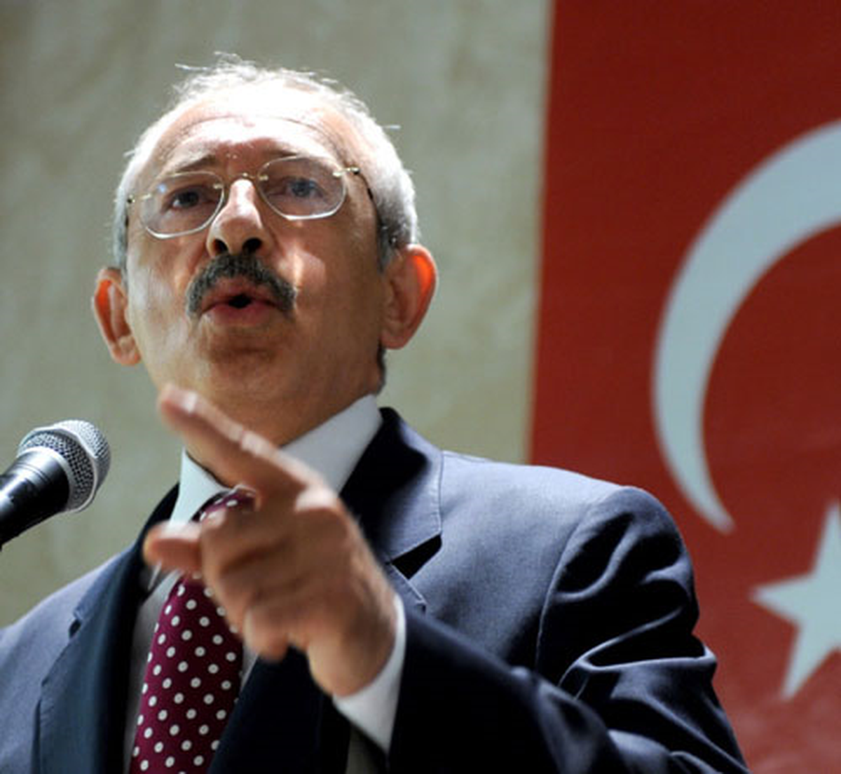Arınç'ı Karikatürcülere Havale Etti