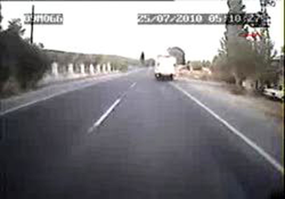 Kamyonet Böyle Devrildi