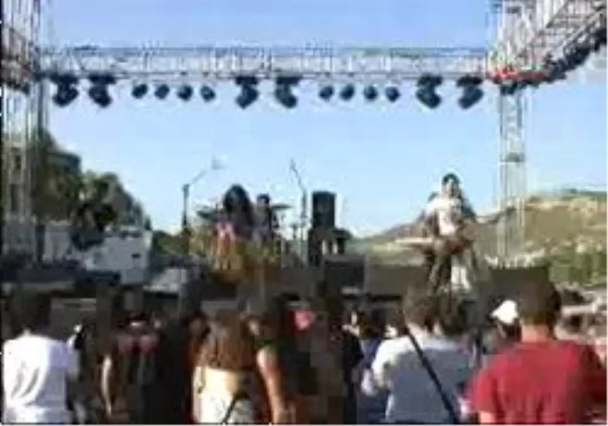 Foça´ Da Rock Müzik Keyfi Tam Gaz