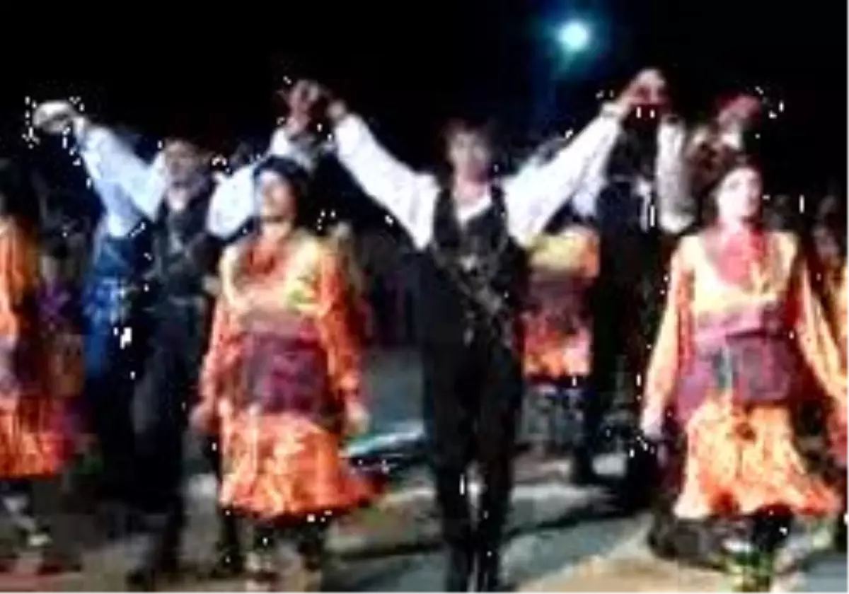 Ezine - Musa Eroğlu, Geyikli´De Hayranlarıyla Buluştu