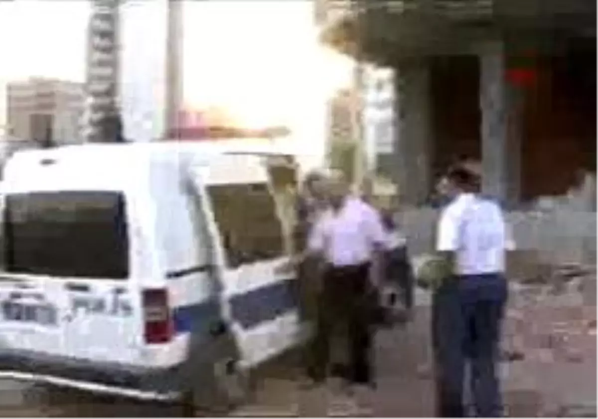 Mersin Silahlı Kavgada 3 Kardeş Yaralandı
Silahlı Kavgada 3 Kardeş Yaralandı