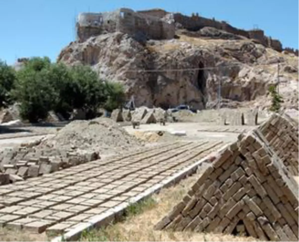 Van Kalesi Restore Ediliyor