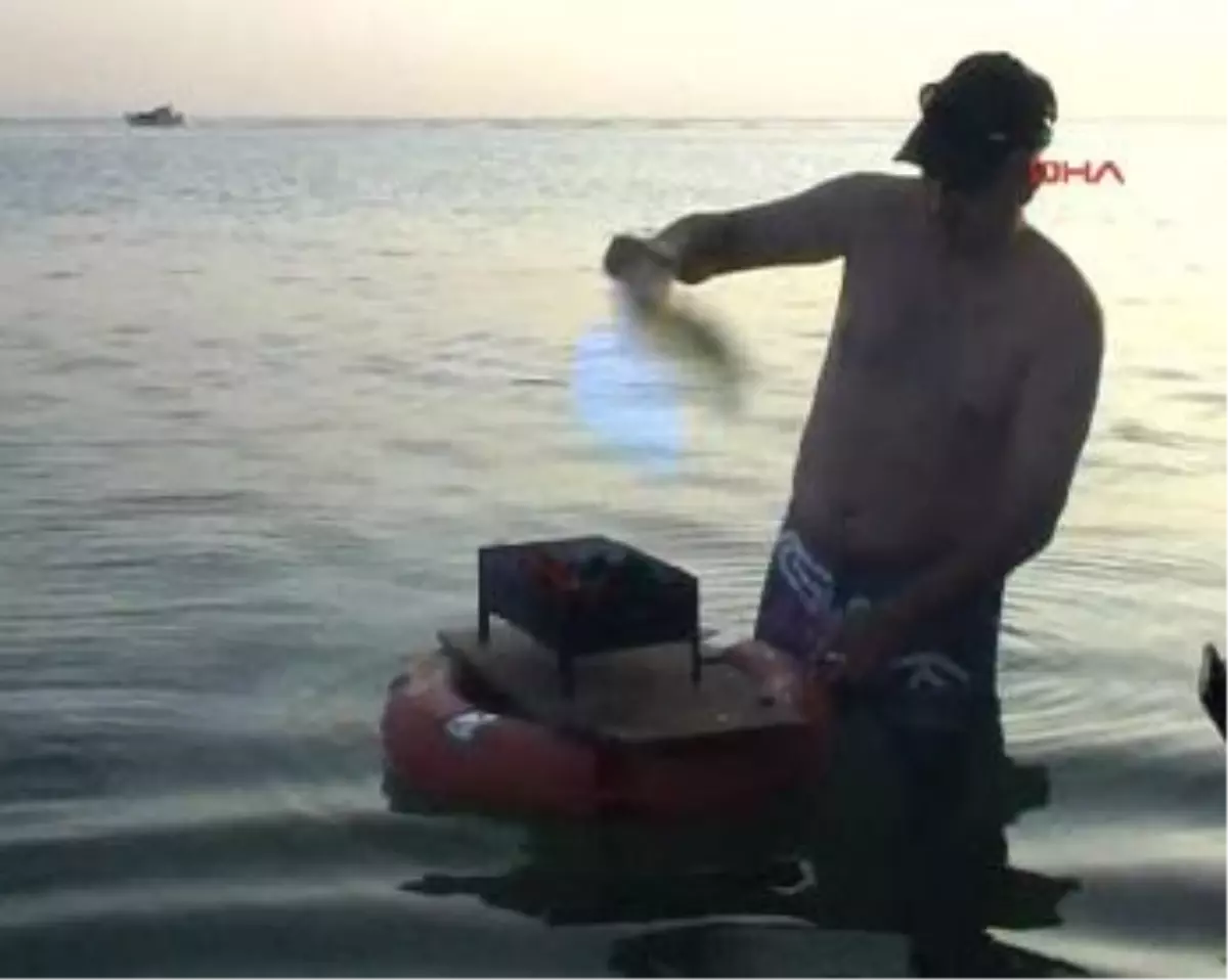 Denizde Mangal Yakıp Yasağı Böyle Deldi
