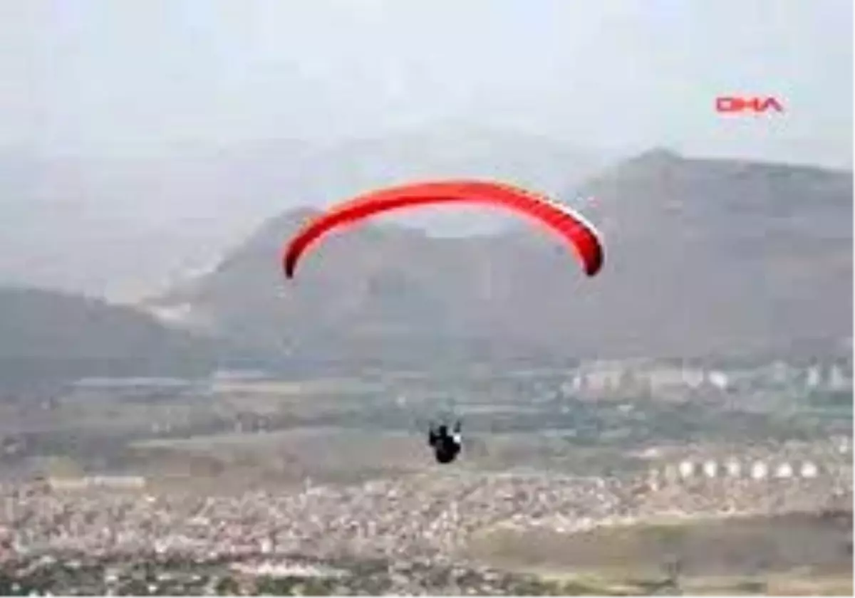 Kayseri - Bakan Yıldız'dan Yamaç Paraşütü Şampiyonası'nda Siyasi Mesaj