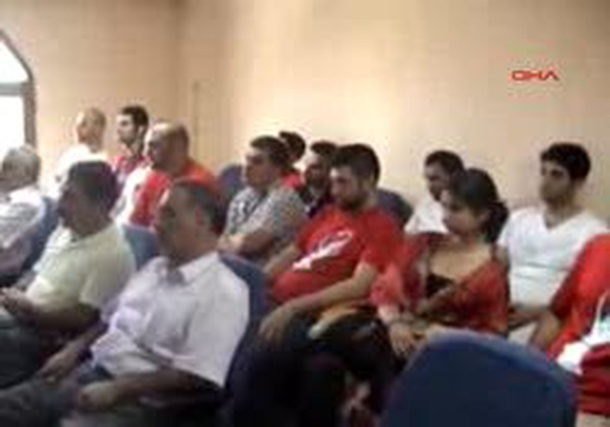 Diyarbakır - Başkan Demirbaş'a 'Asur Kültür Ödülü'
 
 
İsveç Asur Kültür Merkezi, Diyarbakır Merkez Sur İlçe Belediye Başkanı Bdp''i Abdullah Demirbaş'a '2010 Asur Kültür Ödülü' Verdi.