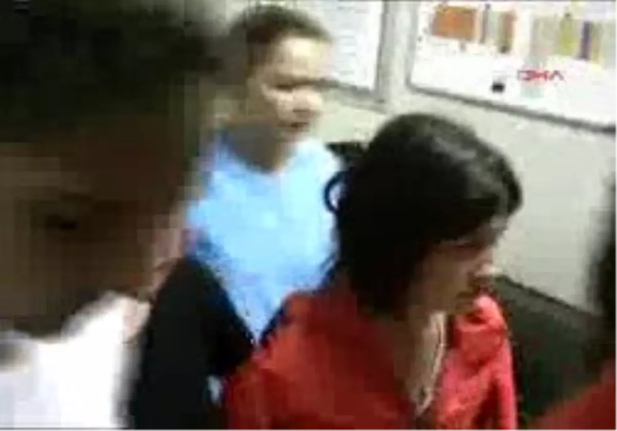 Öğrenci Midibüsü Kamyona Çarptı