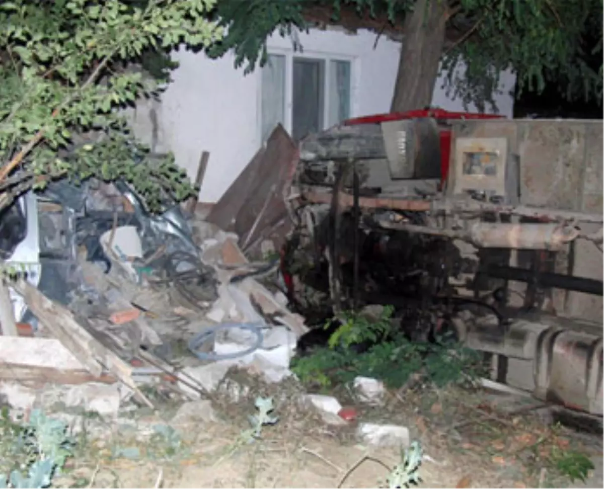 Kamyonet Şoförünü Ölüm Evinin Duvarında Yakaladı