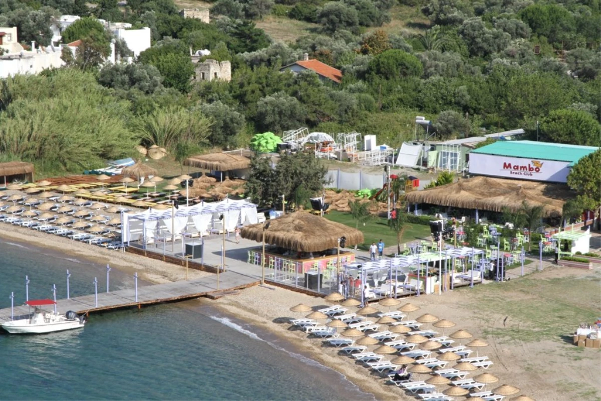 Türkiye’nin En İyi Rock’n Roll Grubu "Soul Stuff" Foça Mambo Beach Club’da!