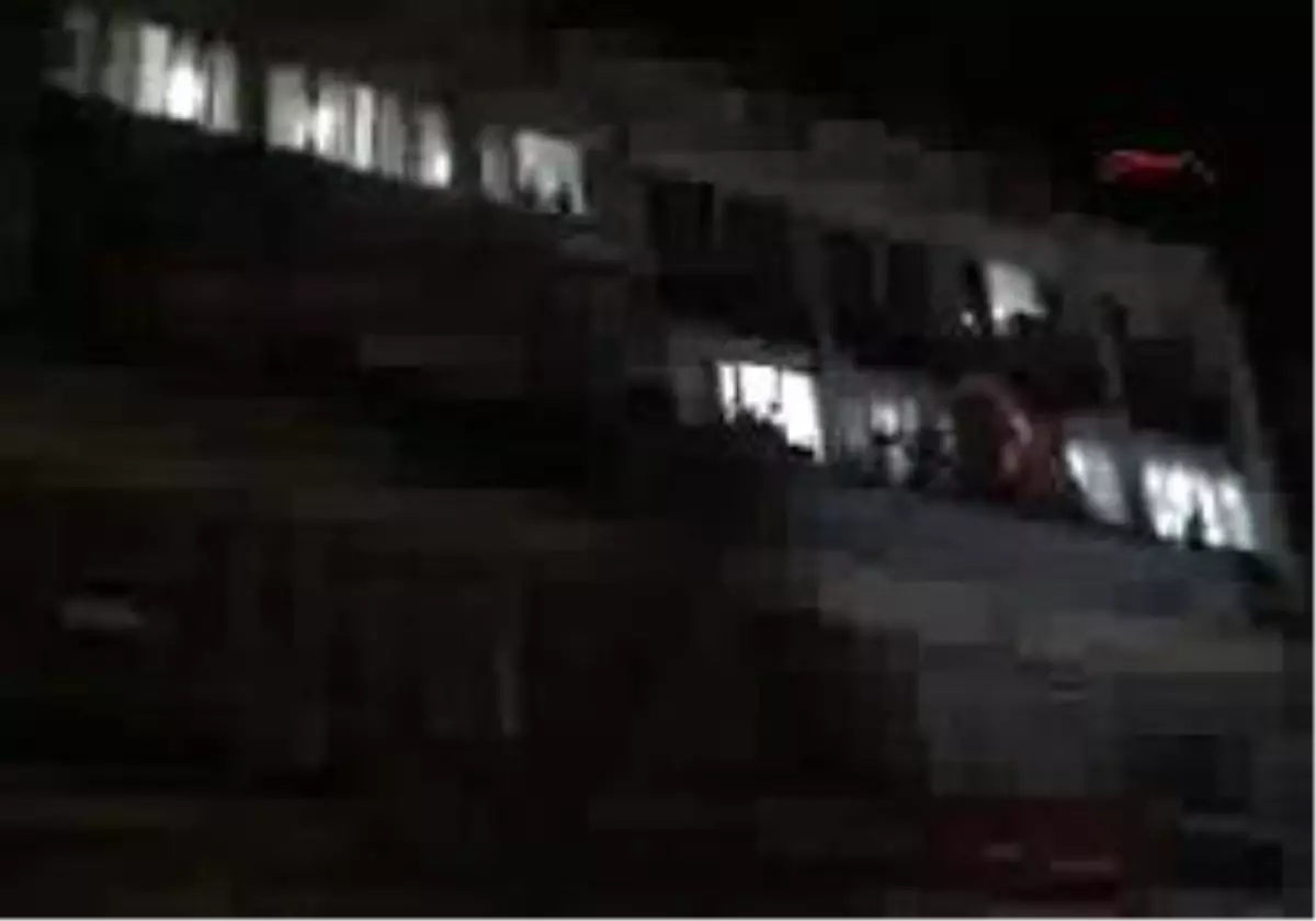 Aydınarşivaydın\'daki Mhp Pankartı İndirildi