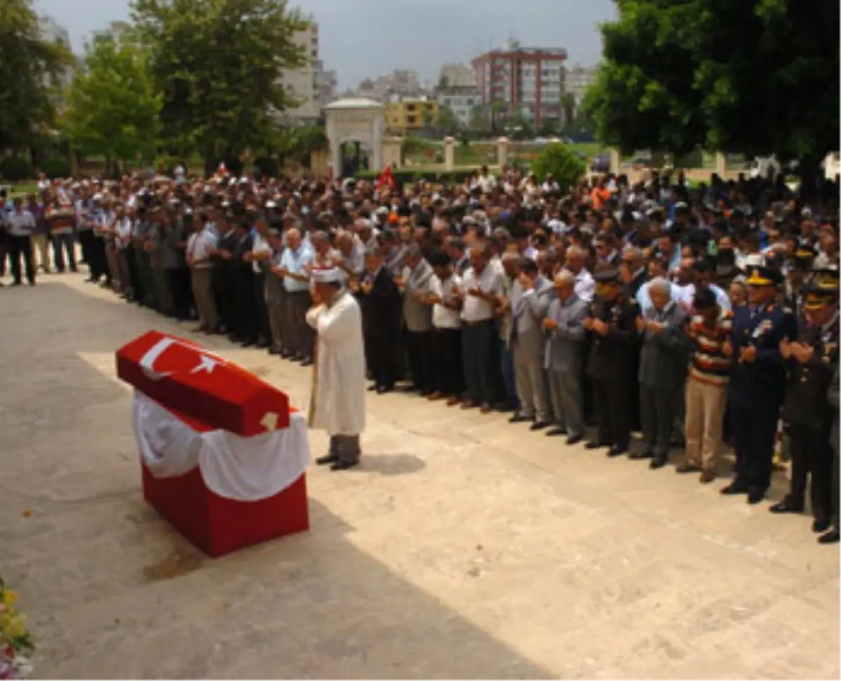 Tabut Etrafında Polis Çemberi