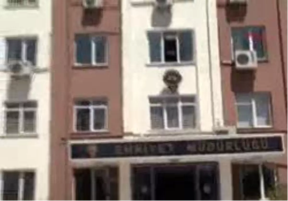 \'PKK\' Afişine 5 Tutuklama