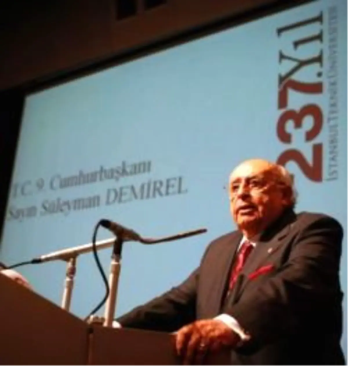 Demirel: "Hükümet Türkiye\'yi Bölmüştür"