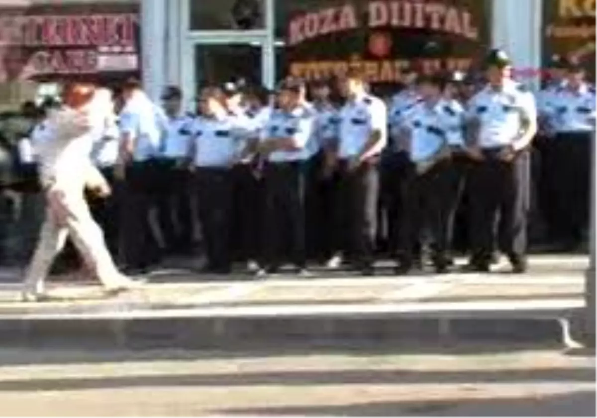 Şanlıurfa - Kışanak: \'Kürtler Rehin Muamelesi Görüyor\'
Bdp\'nin Boykot Mitinginde Terör Örgütü Pkk Ve Bölcübaşı Sloganları