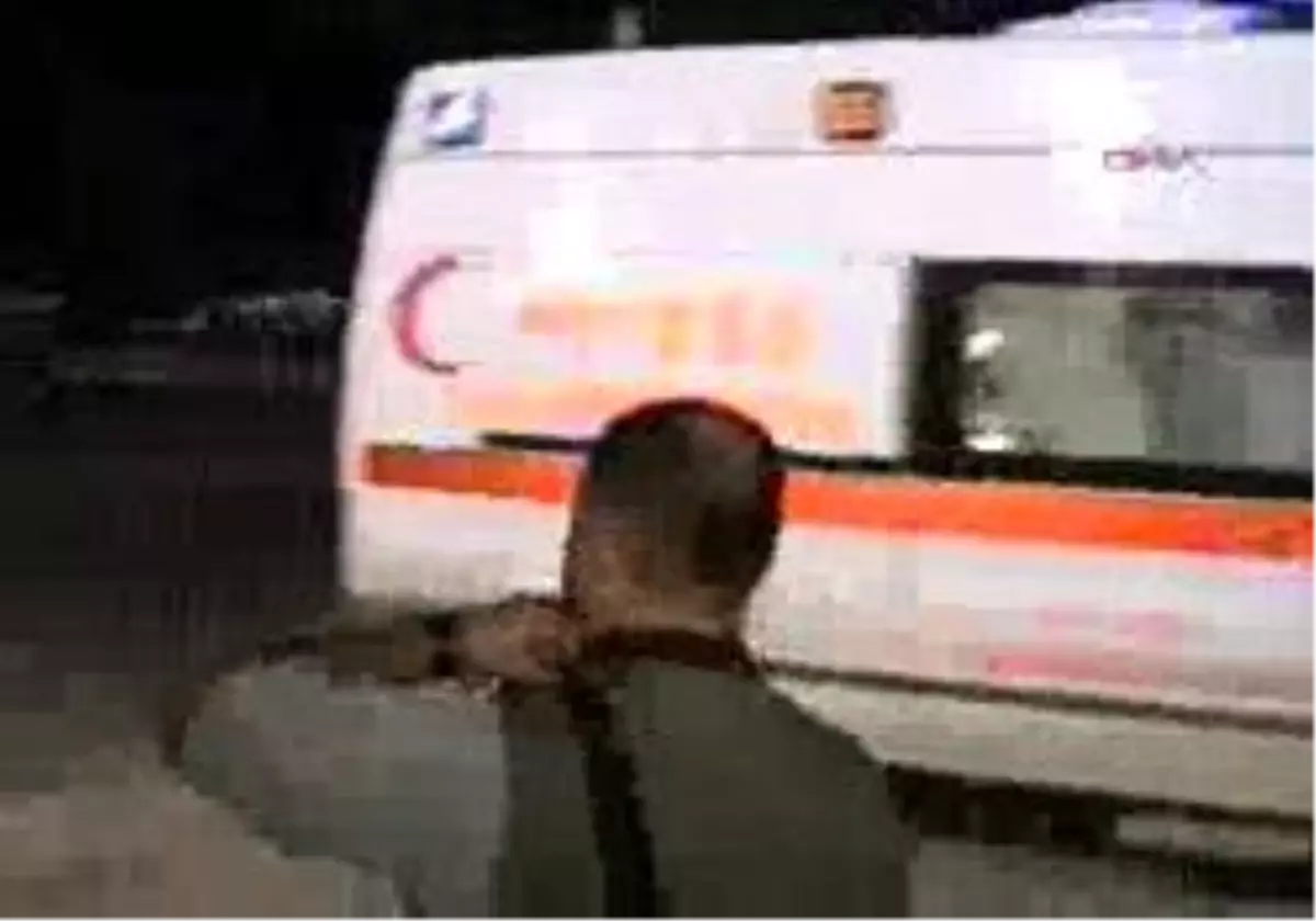 Denizli - Traktörle Yolcu Midibüsü Çarpıştı: 5´İ Ağır 23 Yaralı