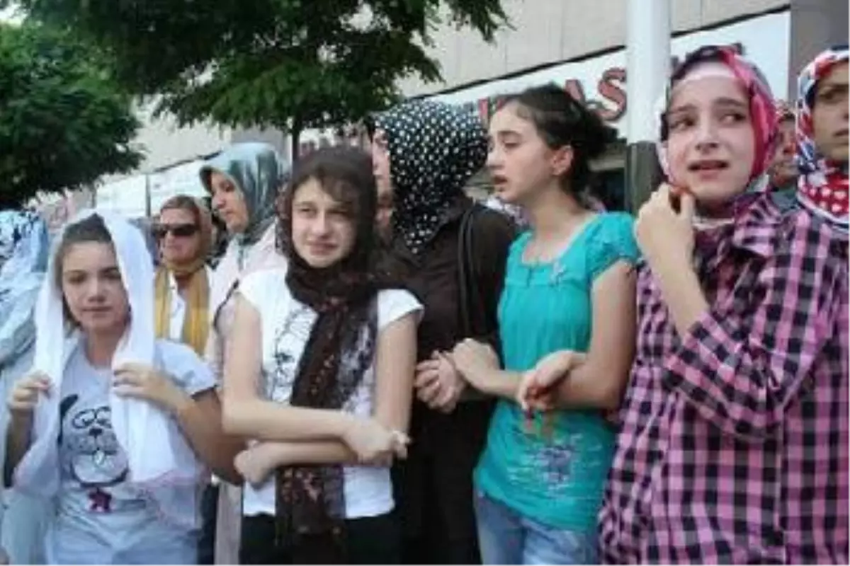 Balıkesir\'deki Kaza Kurbanları Toprağa Verildi