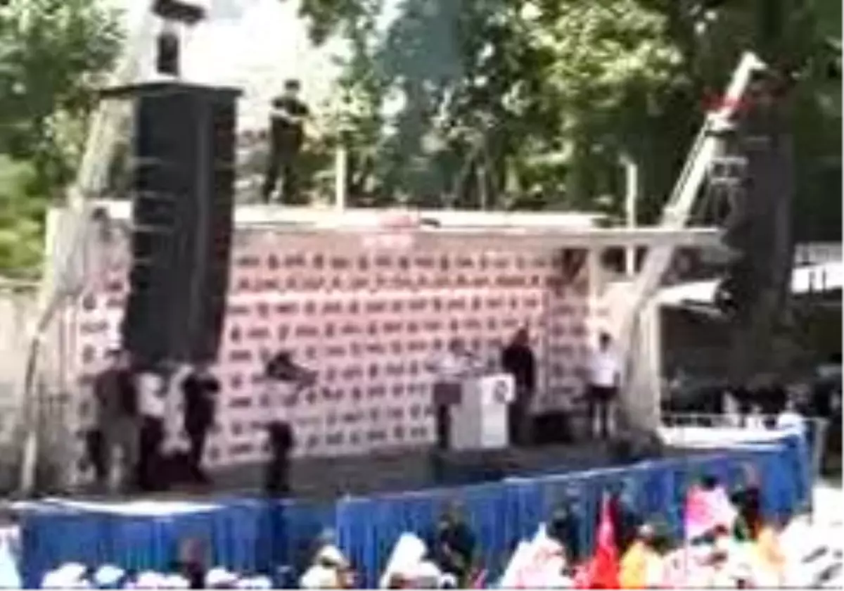 Isparta Detaybaşbakan Erdoğan, Isparta Meydanından Kılıçdaroğlu´Na Seslendı:
Kılıçdaroğlu´Na Isparta Meydanından ´Memur Kemal Efendi´ Diye Seslendi