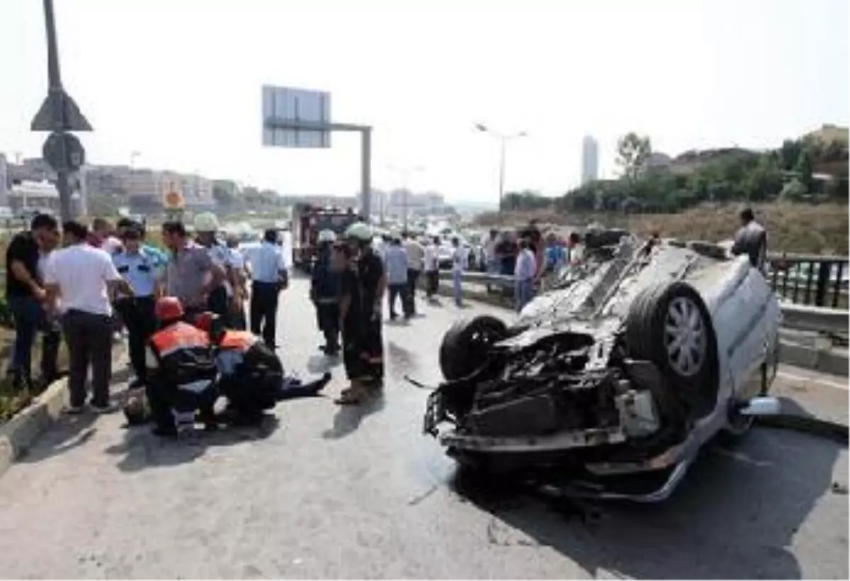 Şile Otoyolu\'nda Trafik Kazası: 1 Ölü, 2 Yaralı