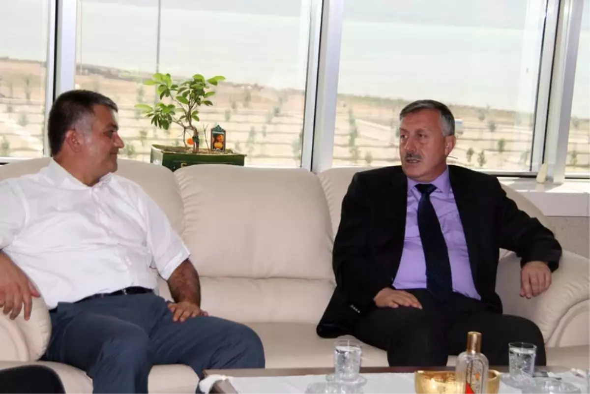 Genel Sekreter Yazıcı\'ya Denizcilik Müstaşarı Naiboğlu\'dan Ziyaret