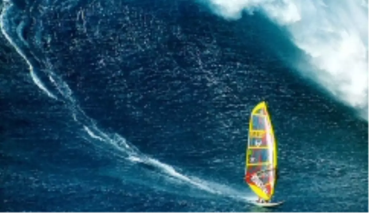 Krater Gölünde Sörf ve Yelken Gösterisi