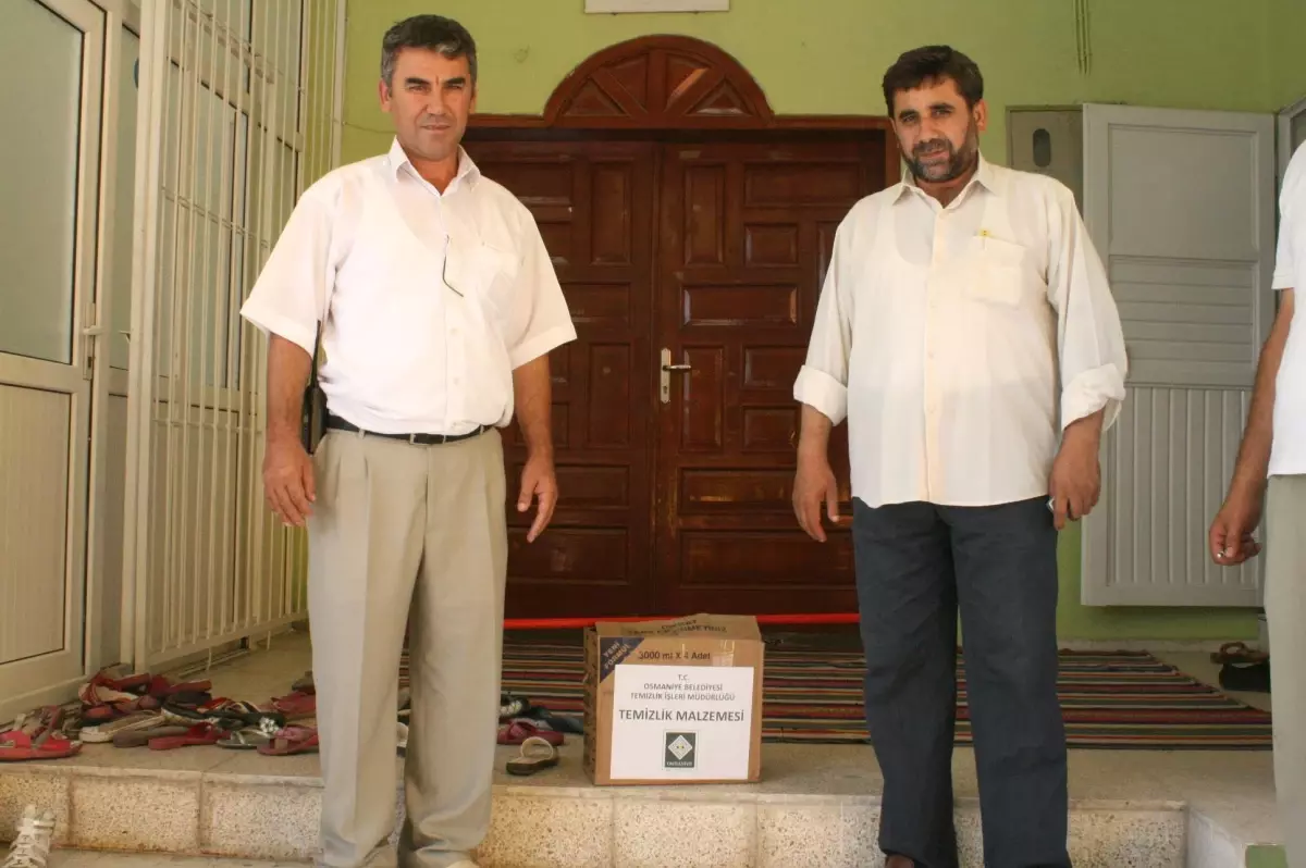 Osmaniye Belediyesinden Camilere Temizlik Malzemesi