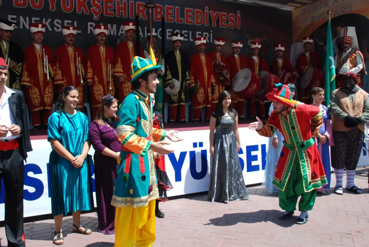 Ramazan Tır\'ı Halkı Selamladı