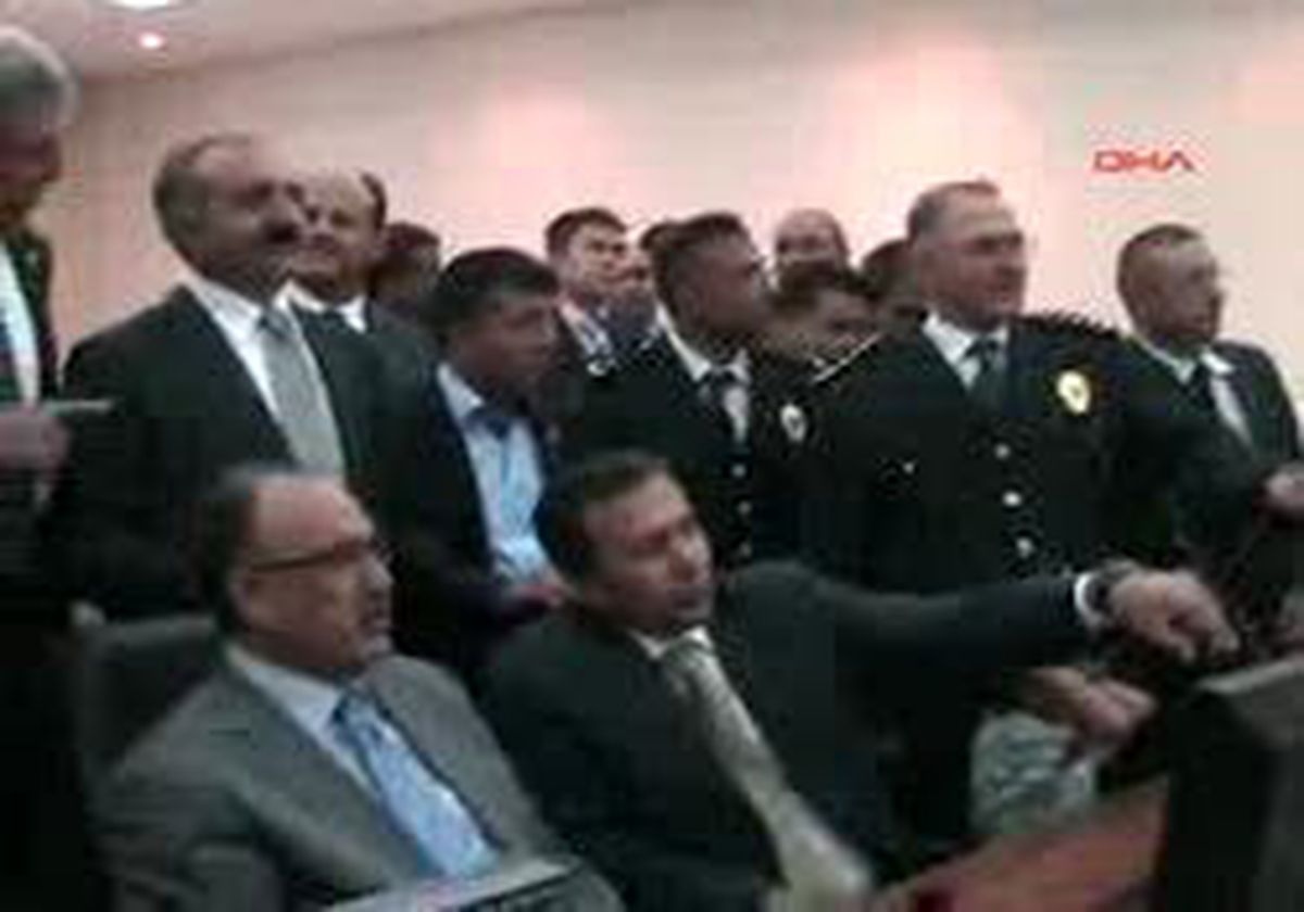 Ağrı - Vali´Nin 5 Yaşındaki Oğlu Emniyet Müdürü´Nün Şapkasını Kapınca...